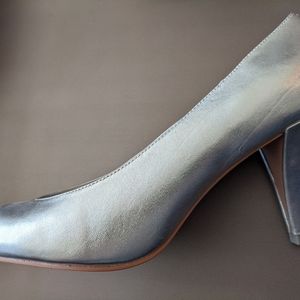 Dolce Vita Luella Silver Leather Pumps - Size 9.5